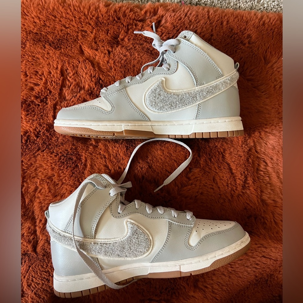 Authentic 	Nike Dunk High Retro - Men's